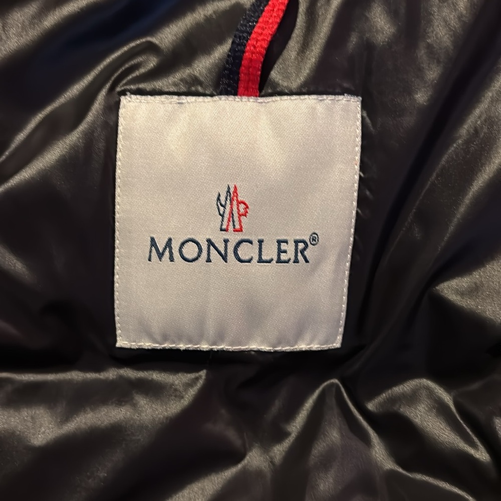 Moncler down coat - Picture 9 of 12